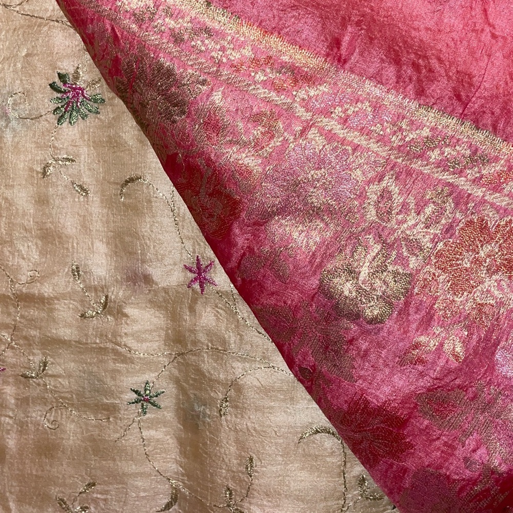 Floral Pink and Gold Silk Saree - Picture 2 of 7